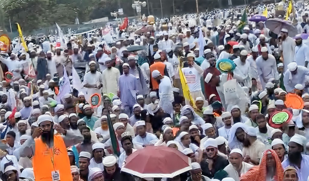 ইসলামী আন্দোলনের সমাবেশ 1751093160 তিন দফা দাবিতে সোহরাওয়ার্দীতে চলছে ইসলামী আন্দোলনের সমাবেশ