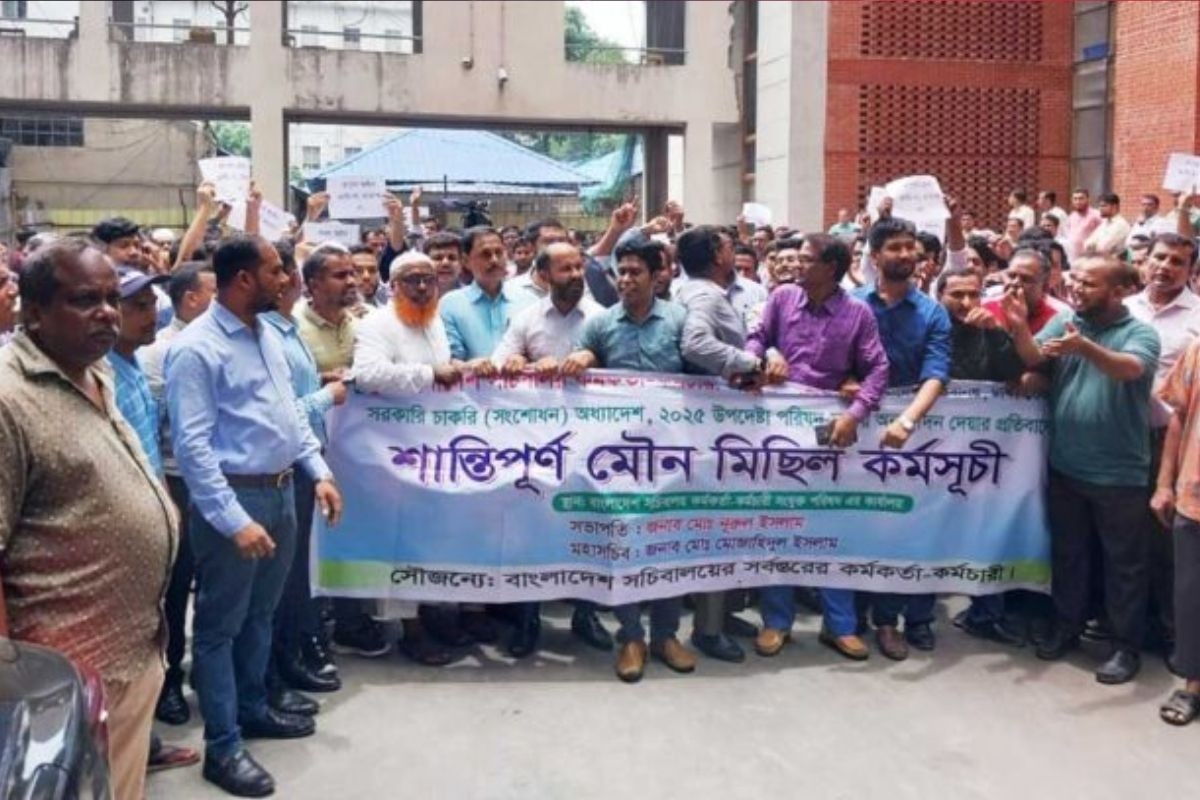 ঈদের ছুটি শেষে প্রশাসনে কর্মপরিবেশ ফিরিয়ে আনা বড় চ্যালেঞ্জ