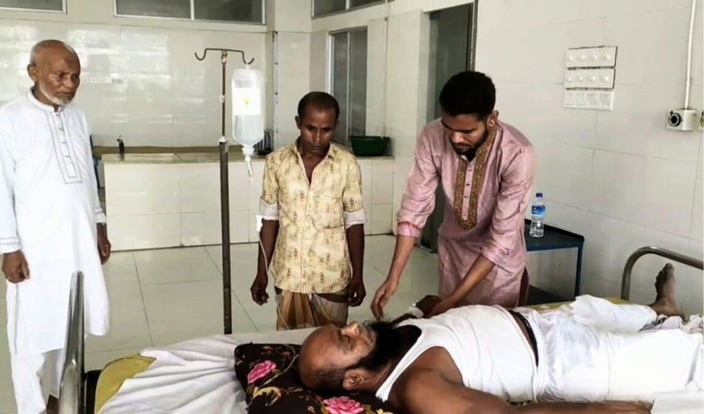 ঈদের নামাজে ‘ইমামতি নিয়ে বিরোধ হামলায় আহত ৮ 1749290483 ঈদের নামাজে ‘ইমামতি নিয়ে বিরোধ’, হামলায় আহত ৮