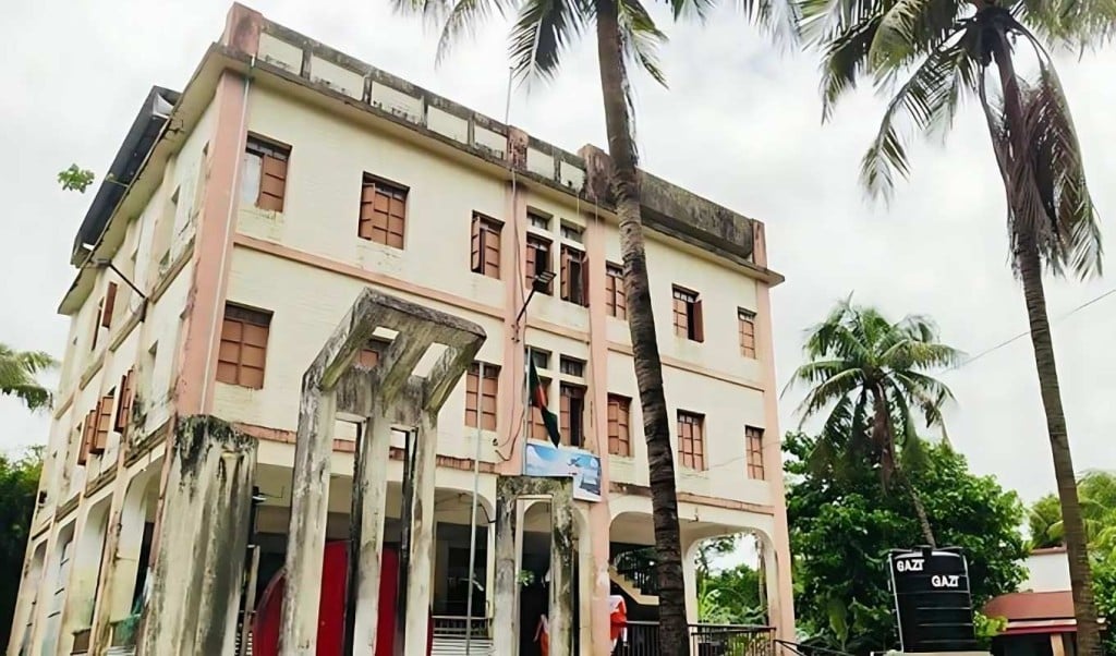 উত্তাল সাগর পেরিয়ে যেতে পারছে না শিক্ষক সরকারি বিদ্যালয়ে পাঠদান বন্ধ 1751263248 উত্তাল সাগর পেরিয়ে যেতে পারছেন না শিক্ষক, সেন্টমার্টিনের একমাত্র সরকারি বিদ্যালয়ে পাঠদান বন্ধ