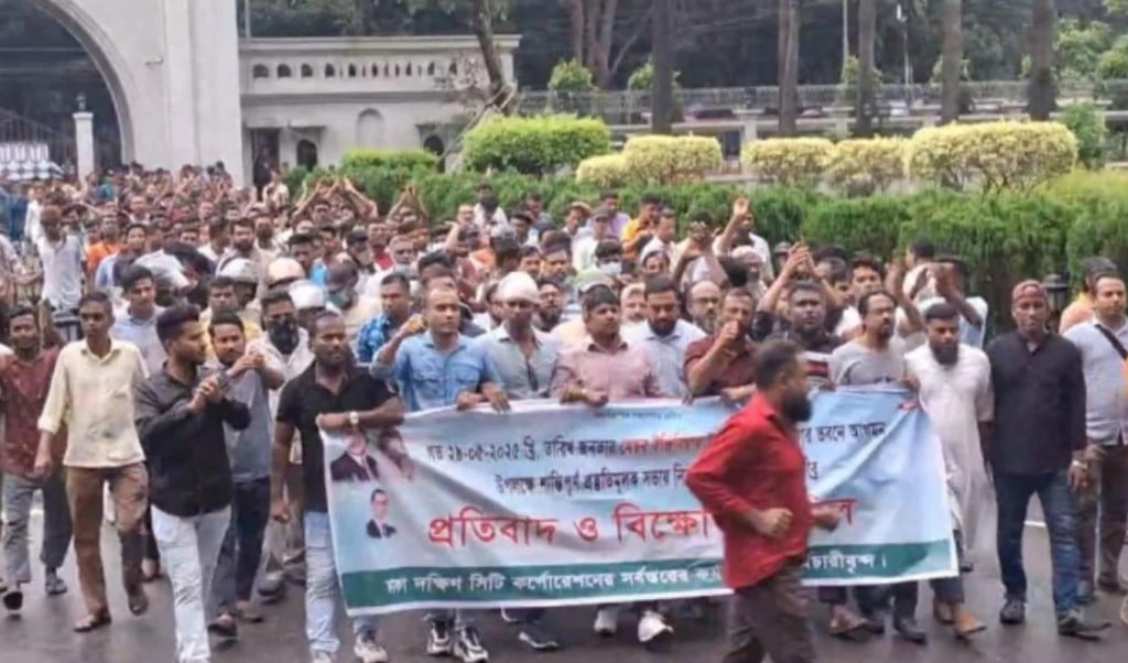 উপদেষ্টা আসিফের পদত্যাগের দাবিতে ইশরাক সমর্থকদের বিক্ষোভ 1748763894 উপদেষ্টা আসিফের পদত্যাগের দাবিতে ইশরাক সমর্থকদের বিক্ষোভ