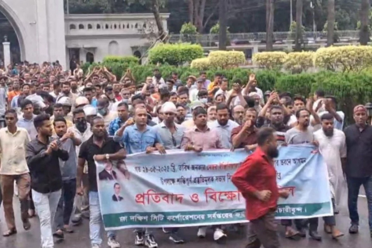 উপদেষ্টা আসিফের পদত্যাগের দাবিতে ইশরাক সমর্থকদের বিক্ষোভ