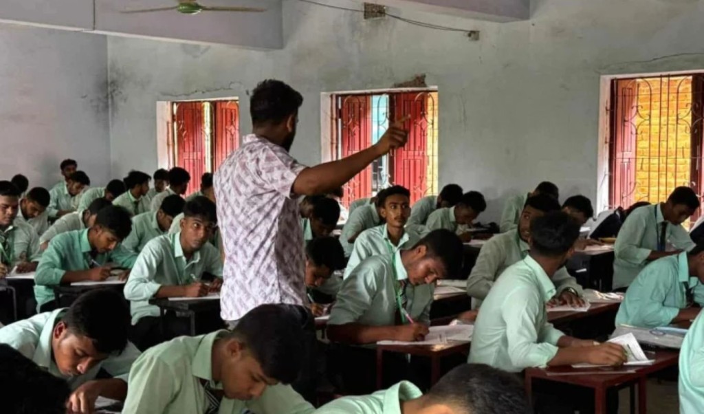 এইচএসসি পরীক্ষাকেন্দ্র পরিদর্শনে ছাত্রদল নেতা যা বলছে প্রশাসন 1750939994 এইচএসসি পরীক্ষাকেন্দ্র পরিদর্শনে ছাত্রদল নেতা, যা বলছে প্রশাসন