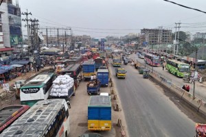 এক ঘণ্টার পথ পার হতে লাগলো ৪ ঘণ্টা