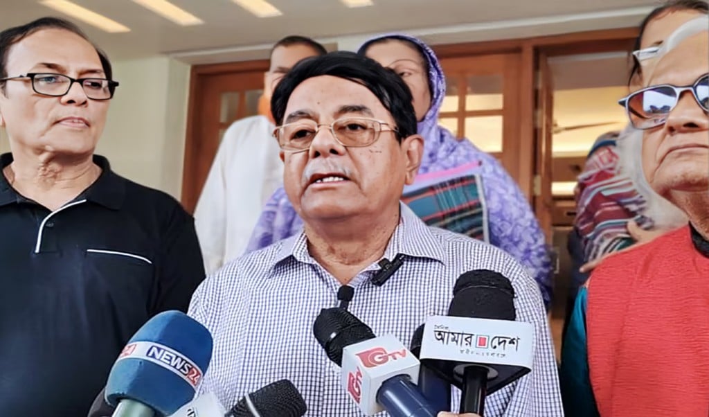 একটি ফুলকে বাঁচাব বলে 1748919065 ‘একটি ফুলকে বাঁচাব বলে’ গানের শিল্পী আপেল মাহমুদ প্রমাণ করলেন তিনি ছিলেন বীর মুক্তিযোদ্ধা