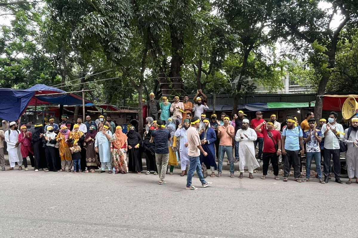 আবারও এনটিআরসিএ কার্যালয়ের সামনে চাকরি প্রত্যাশীদের অবস্থান
