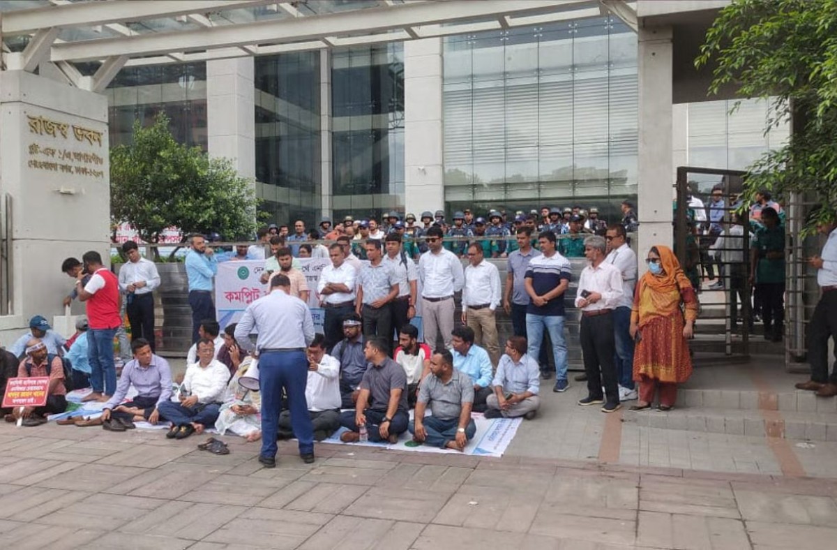 এনবিআরে দ্বিতীয় দিনের মতো চলছে ‘কমপ্লিট শাটডাউন’ কর্মসূচি