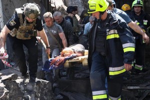 এবার দিনের আলোতে ইউক্রেনে রাশিয়ার ক্ষেপণাস্ত্র হামলা, নিহত ১৭