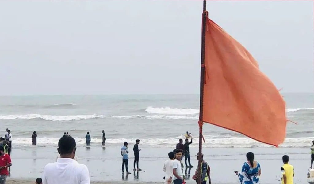 কক্সবাজার সৈকতে গোসলে নেমে বাবা ছেলের মৃত্যু 1749482125 কক্সবাজার সৈকতে গোসলে নেমে বাবা-ছেলের মৃত্যু