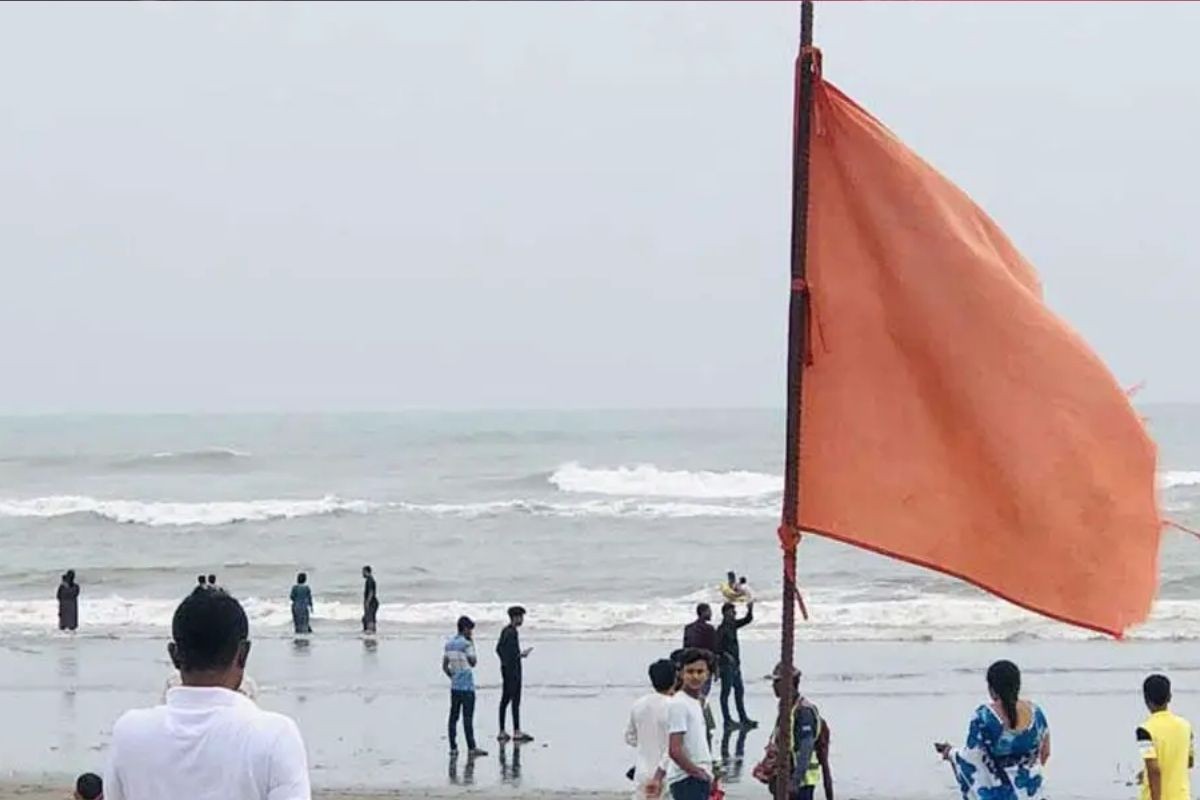 কক্সবাজার সৈকতে গোসলে নেমে বাবা-ছেলের মৃত্যু
