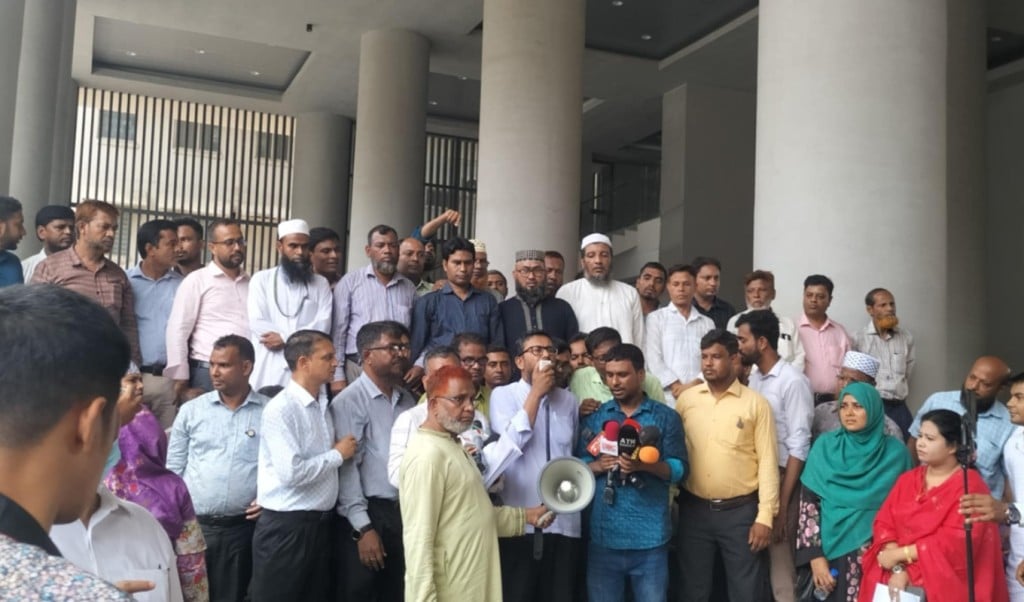 কালও বিক্ষোভ করবেন সচিবালয়ের কর্মচারীরা নতুন দাবি যুক্তের হুঁশিয়ারি 1750078761 কালও বিক্ষোভ করবেন সচিবালয়ের কর্মচারীরা, নতুন দাবি যুক্তের হুঁশিয়ারি