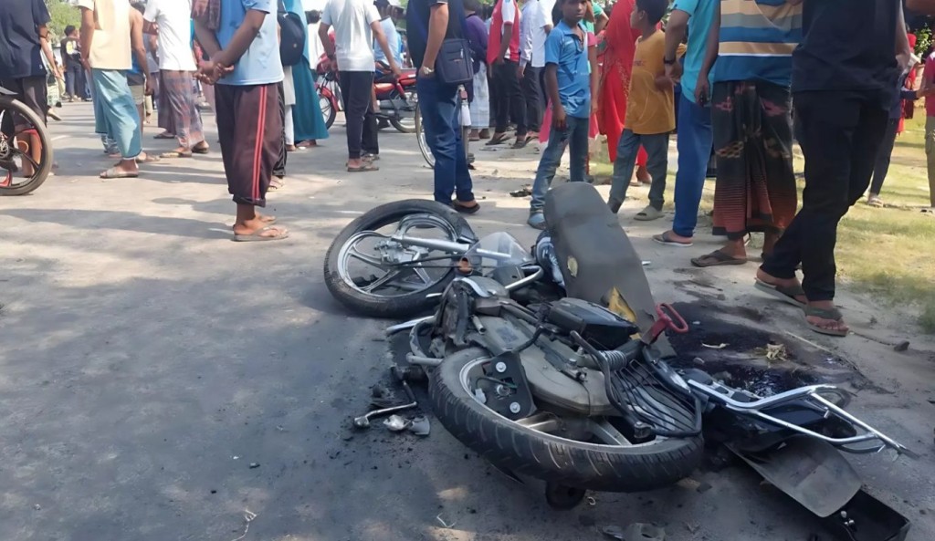কেরানীগঞ্জে ট্রাকের ধাক্কায় প্রাণ গেলো মোটরসাইকেল আরোহীর 1750993432 কেরানীগঞ্জে ট্রাকের ধাক্কায় প্রাণ গেলো মোটরসাইকেল আরোহীর