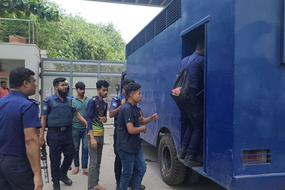 গাজীপুরে শ্রমিকের মৃত্যু ঘিরে সংঘর্ষ: ১৫০০ শ্রমিকের বিরুদ্ধে মামলা