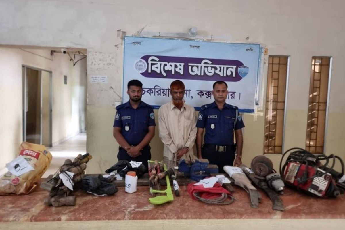 চকরিয়া অস্ত্রের কারখানার সন্ধান, সরঞ্জামসহ কারিগর গ্রেপ্তার