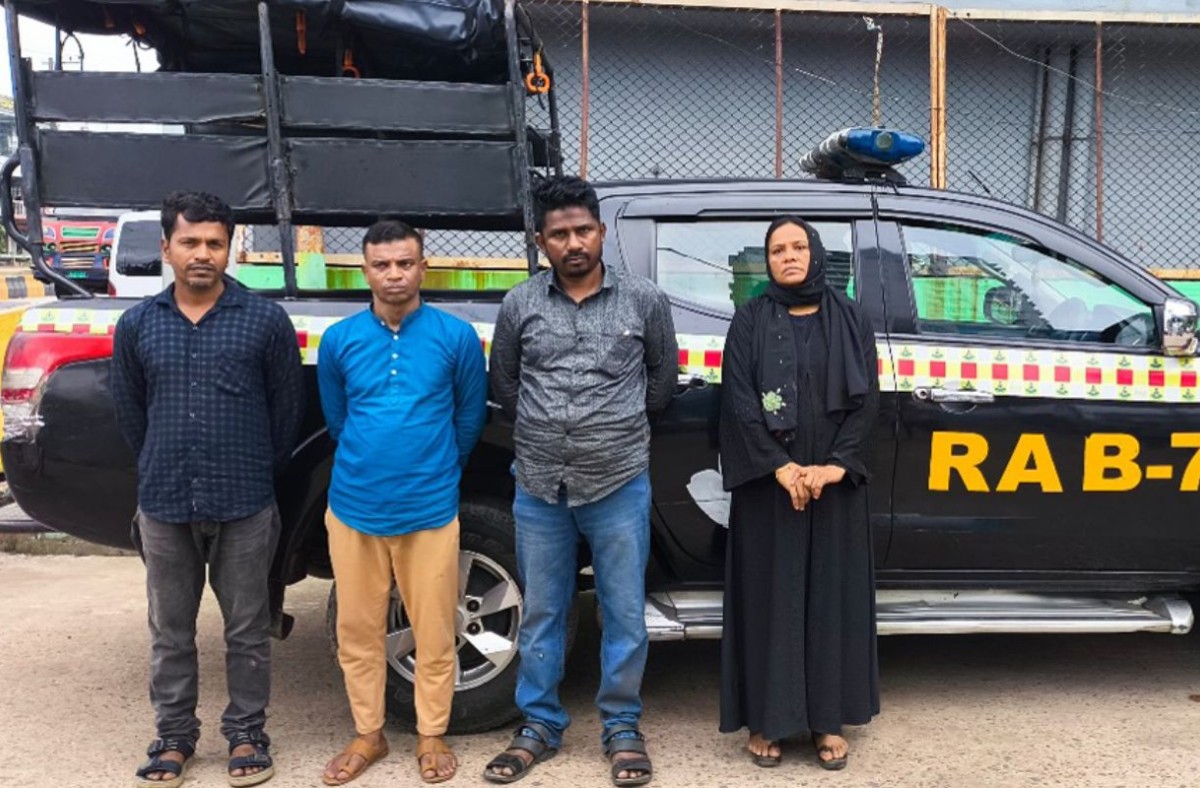 চট্টগ্রামে র‍্যাবের অভিযানে ৫০ কেজি গাঁজাসহ গ্রেপ্তার ৪