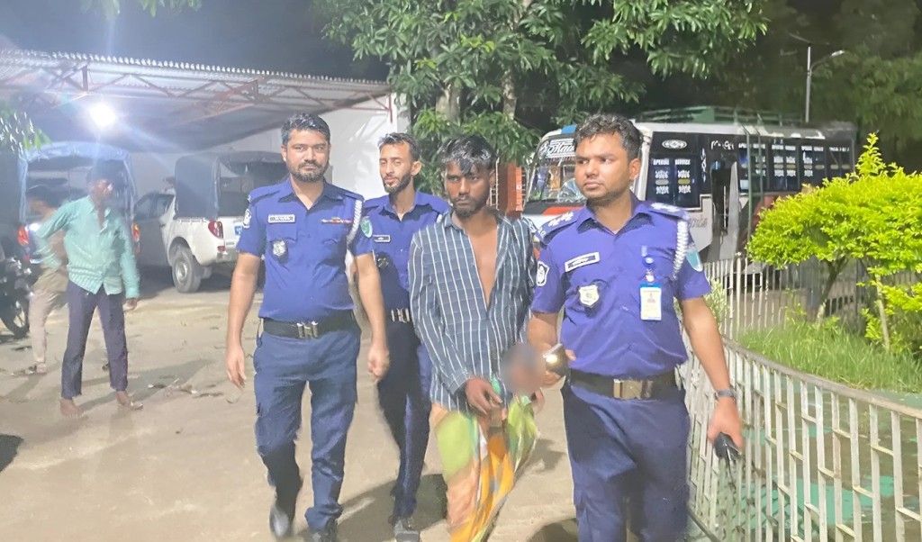চলন্ত বাসে গার্মেন্টস কর্মীকে পালাক্রমে ধর্ষণ আটক ১ 1750044527 চলন্ত বাসে গার্মেন্টস কর্মীকে পালাক্রমে ধর্ষণ, চালক আটক