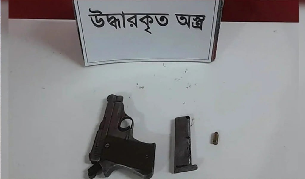 চাঁদপুরে বিদেশি পিস্তল গুলি ও ম্যাগজিন উদ্ধার 1750749134 চাঁদপুরে বিদেশি পিস্তল, গুলি ও ম্যাগজিন উদ্ধার