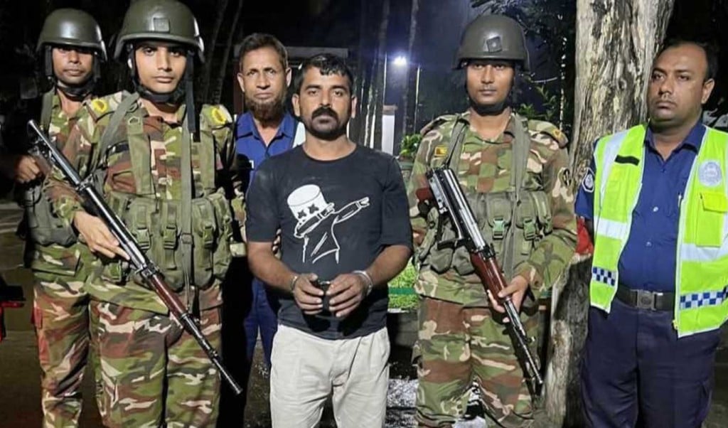 চাঁদাবাজির টাকাসহ গ্রেপ্তার স্বেচ্ছাসেবক দল নেতা 1750503245 চাঁদাবাজির টাকাসহ গ্রেপ্তার স্বেচ্ছাসেবক দল নেতা