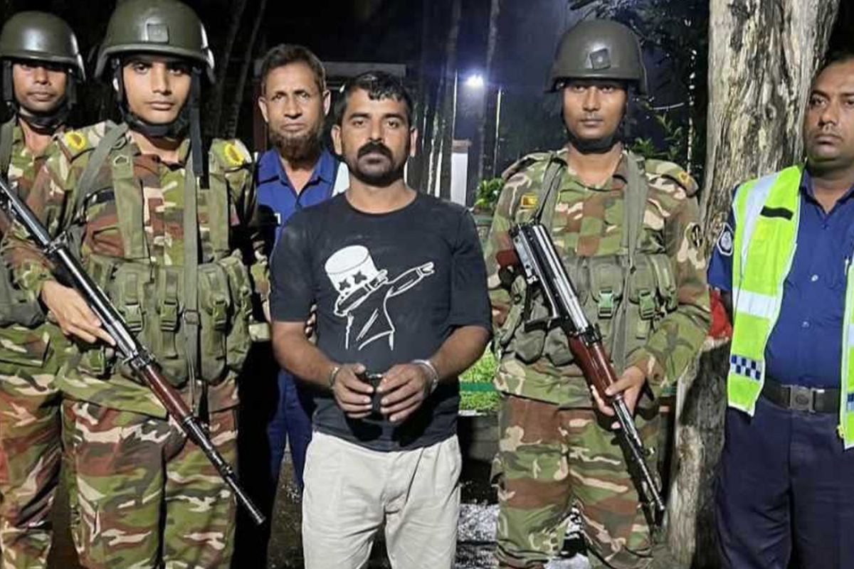 চাঁদাবাজির টাকাসহ গ্রেপ্তার স্বেচ্ছাসেবক দল নেতা