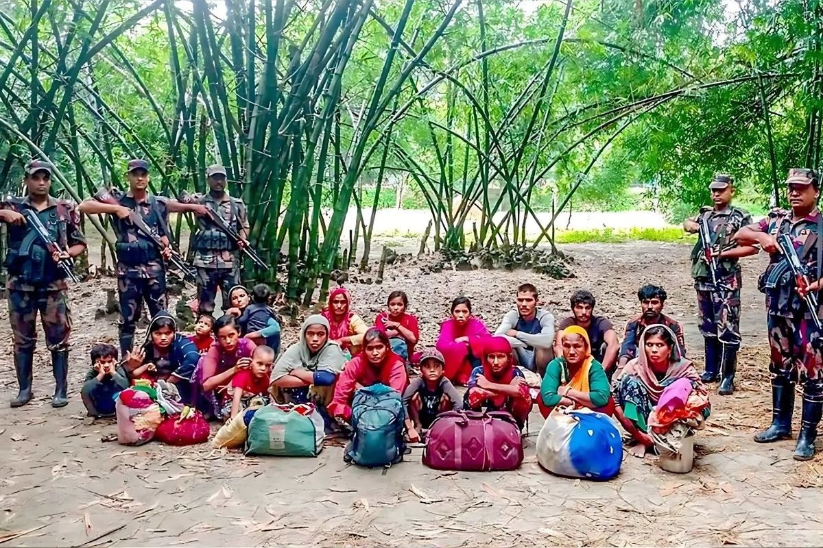 চাঁপাইনবাবগঞ্জ সীমান্ত দিয়ে ২০ জনকে পুশইন করলো বিএসএফ