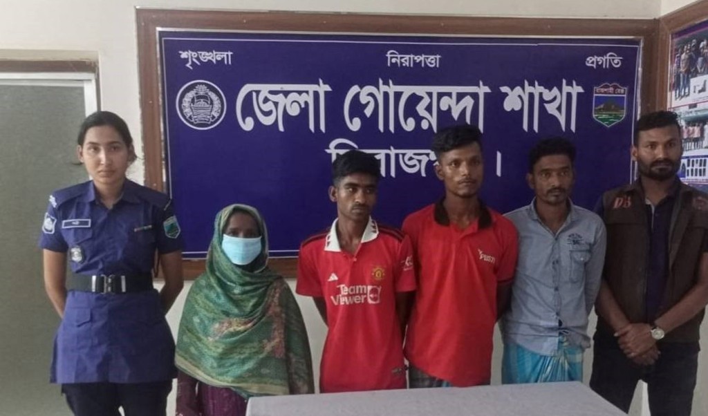 চালককে হত্যা করে অটোরিকশা ছিনতাই ঘটনায় নারীসহ গ্রেপ্তার ৪ 1750827217 চালককে হত্যা করে অটোরিকশা ছিনতাই, নারীসহ গ্রেপ্তার ৪