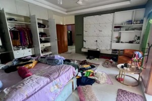 চিকিৎসক দম্পতির বাড়িতে দুর্ধর্ষ ডাকাতি ,নগদ অর্থসহ স্বর্ণালংকার লুট