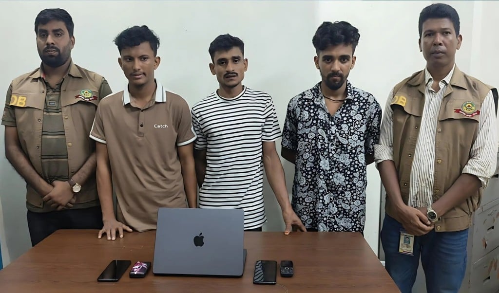 চোর চক্রের মূলহোতাসহ গ্রেপ্তার ৩ 1750582277 চোর চক্রের মূলহোতাসহ গ্রেপ্তার ৩