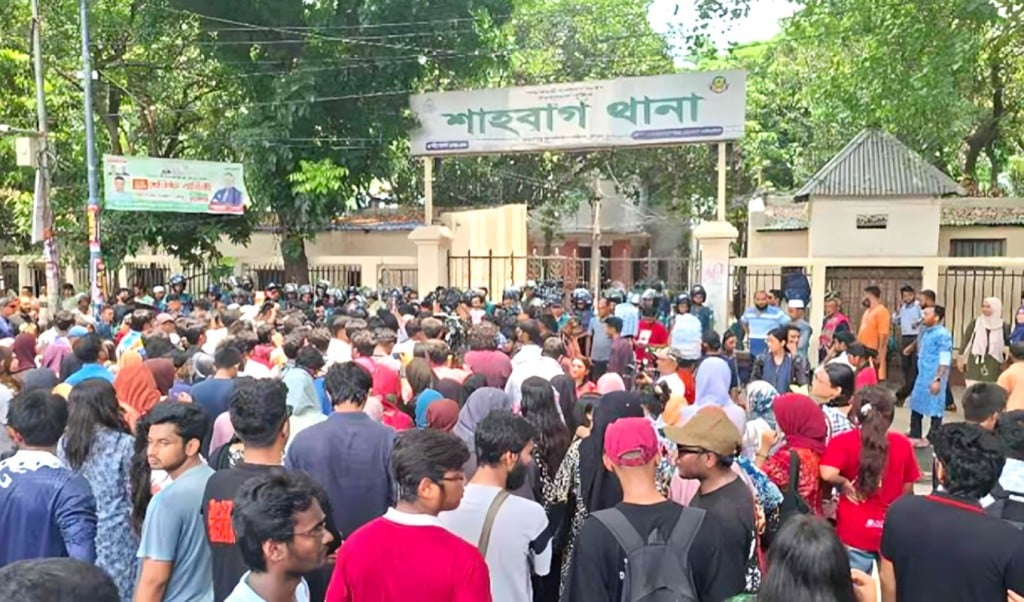 ছয় মাসে ৪৩ বার থানা ঘেরাও 1750995736 ছয় মাসে ৪৩ বার থানা ঘেরাও