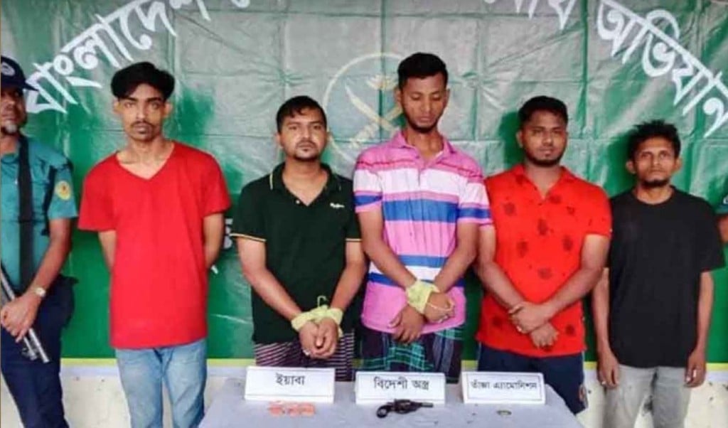 ছাত্রদলের তিন নেতাসহ আটক ৫ রিভলবার গুলি উদ্ধার 1750261633 ছাত্রদলের তিন নেতাসহ আটক ৫, রিভলবার-গুলি উদ্ধার