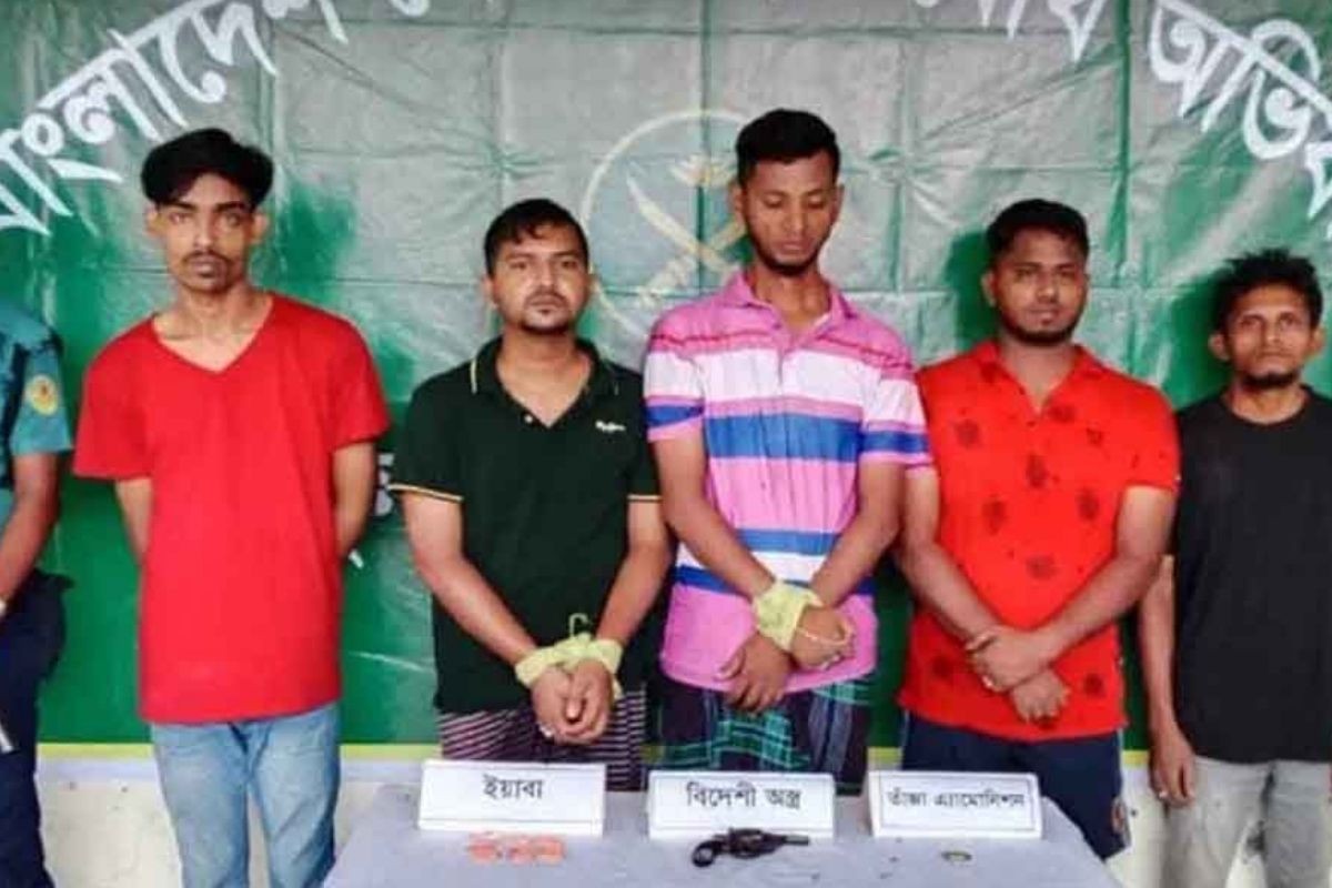 ছাত্রদলের তিন নেতাসহ আটক ৫, রিভলবার-গুলি উদ্ধার