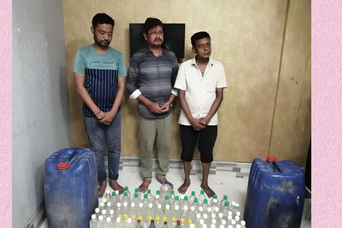 জয়পুরহাটে স্কুলছাত্রীদের কাছেও মাদক বিক্রি, সেনাবাহিনীর অভিযানে আটক ৩