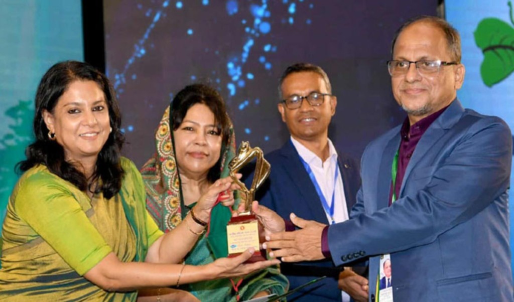 জাতীয় পরিবেশ পদক পেলেন মুনীর চৌধুরী 1750864752 জাতীয় পরিবেশ পদক পেলেন মুনীর চৌধুরী