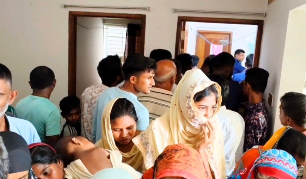 জামালপুরে মোবাইল ব্যবহারে নিষেধ করায় কিশোরীর ‘আত্মহত্যা 1748783331 জামালপুরে মোবাইল ব্যবহারে নিষেধ করায় কিশোরীর ‘আত্মহত্যা’