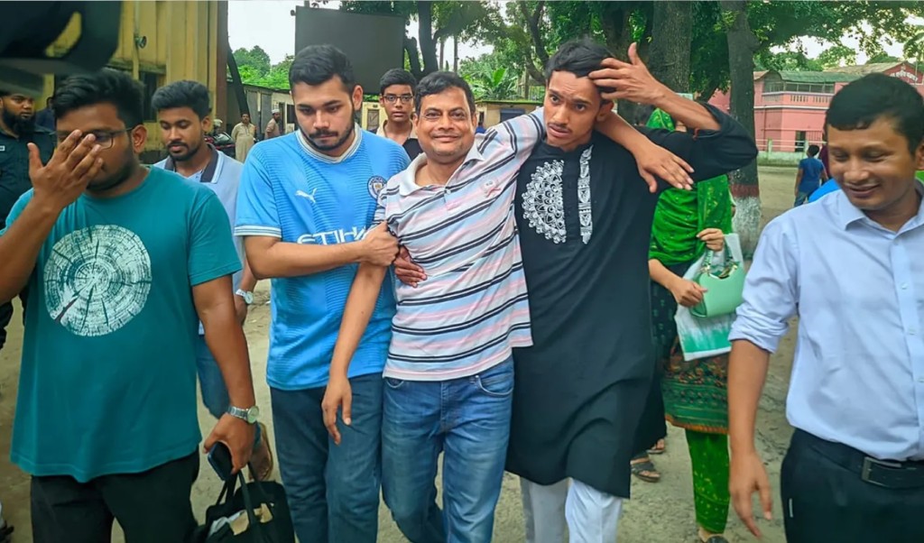 জামিন পেলেন বেরোবির শিক্ষক মাহামুদুল হক 1750604034 জামিন পেলেন বেরোবির শিক্ষক মাহামুদুল হক
