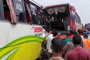 টঙ্গীতে দুই বাসের মুখোমুখি সংঘর্ষে চালকসহ আহত ২৫