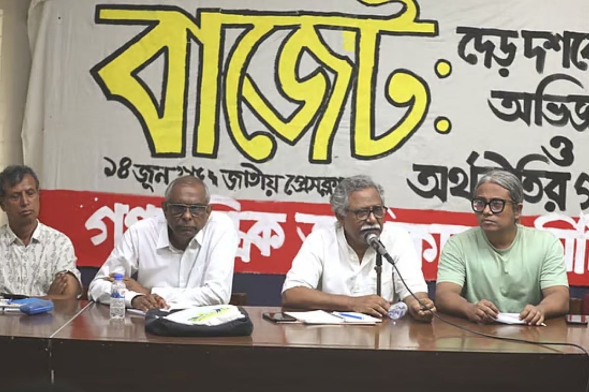 ট্রাম্প-আইএমএফ দুই পায়ের ওপর দাঁড়ানো বাজেট: আনু মুহাম্মদ