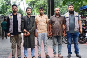 ডিবিকে লক্ষ্য করে গুলি, দুই সহযোগীসহ শীর্ষ সন্ত্রাসী বাপ্পি যশোর থেকে গ্রেপ্তার