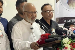 ডিসেম্বরে নির্বাচন দিলে সরকার সসম্মানে বিদায় নিতে পারবে: খন্দকার মোশাররফ।