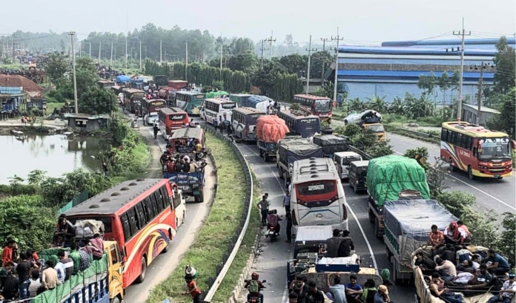 তীব্র যানজট 1749206356 তীব্র যানজট: ঘণ্টার পর ঘণ্টা কেটে যাচ্ছে রাস্তায়