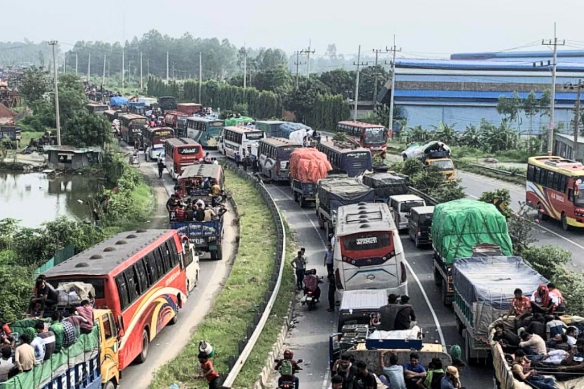 তীব্র যানজট: ঘণ্টার পর ঘণ্টা কেটে যাচ্ছে রাস্তায়