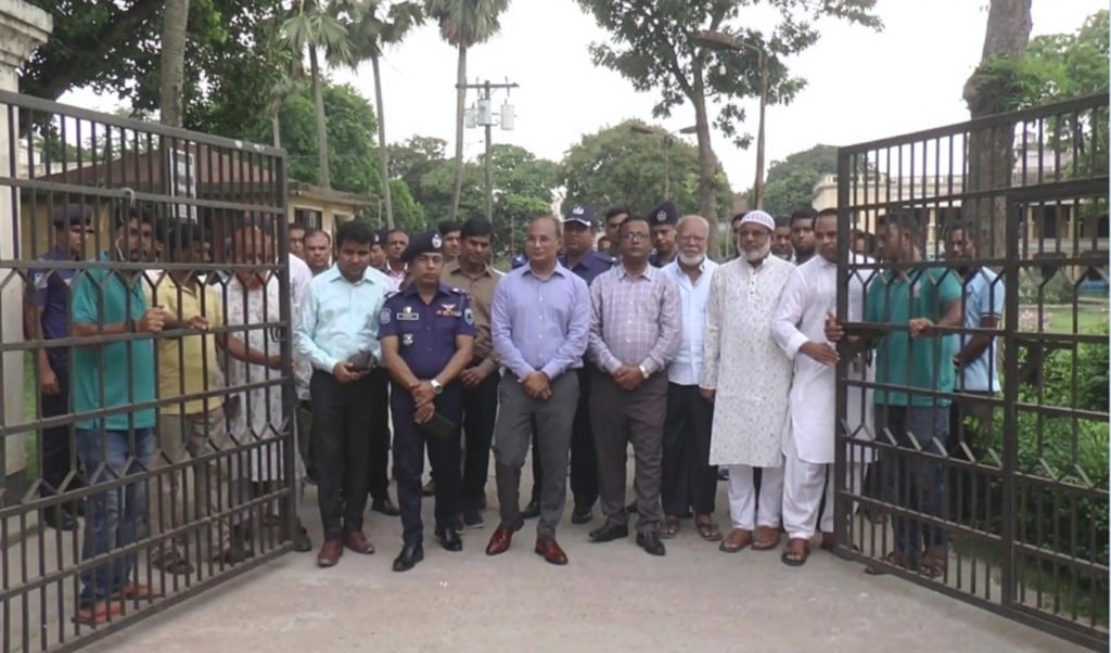 দুদিন বন্ধ থাকার পর খুলল রবীন্দ্র কাছারিবাড়ি বিএনপি নেতাসহ গ্রেপ্তার আরো ৬ জন 1749812911 দুদিন বন্ধ থাকার পর খুলল রবীন্দ্র কাছারিবাড়ি, বিএনপি নেতাসহ গ্রেপ্তার আরো ৬ জন