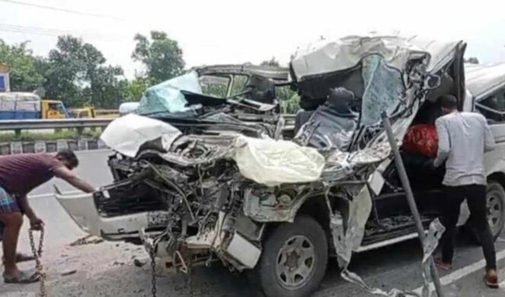 দুর্ঘটনা 1748929903 টাঙ্গাইলে ট্রাকে মাইক্রোবাসের ধাক্কায় একই পরিবারের ৩ জন নিহত