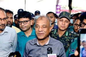 দুর্নীতিবাজরা নেই, তাই গরুর দাম কম : স্বরাষ্ট্র উপদেষ্টা