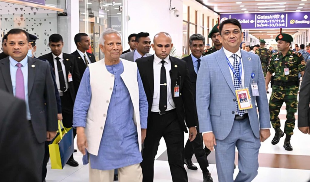 দেশে ফিরেছেন প্রধান উপদেষ্টা 1749876192 বিতর্ক ঘেরা একটি সফর শেষে দেশে ফিরেছেন প্রধান উপদেষ্টা