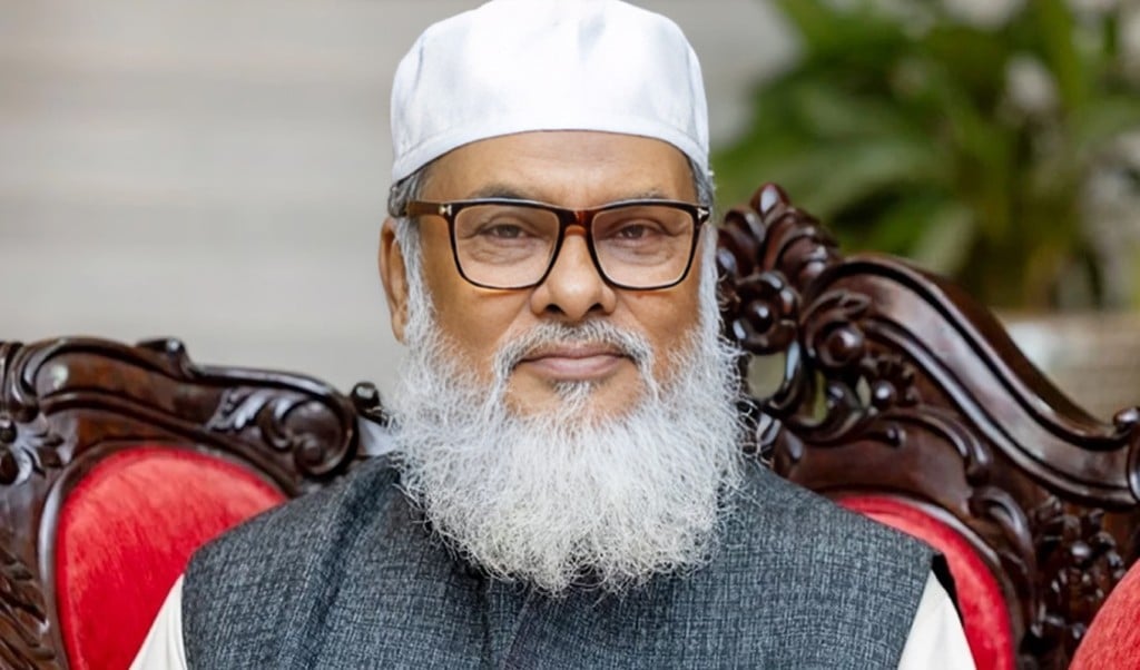 ধর্ম উপদেষ্টার সফরসঙ্গী হয়েছেন তার স্ত্রী ও দুই বোন 1749879595 হজ সেবায় পিয়ন গানম্যান মালি, নির্দেশনা অমান্য করে উপদেষ্টার সফরসঙ্গী স্ত্রী ও দুইবোন