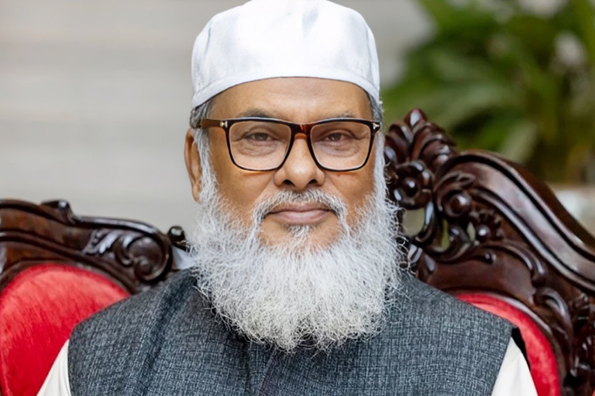হজ সেবায় পিয়ন গানম্যান মালি, নির্দেশনা অমান্য করে উপদেষ্টার সফরসঙ্গী স্ত্রী ও দুইবোন