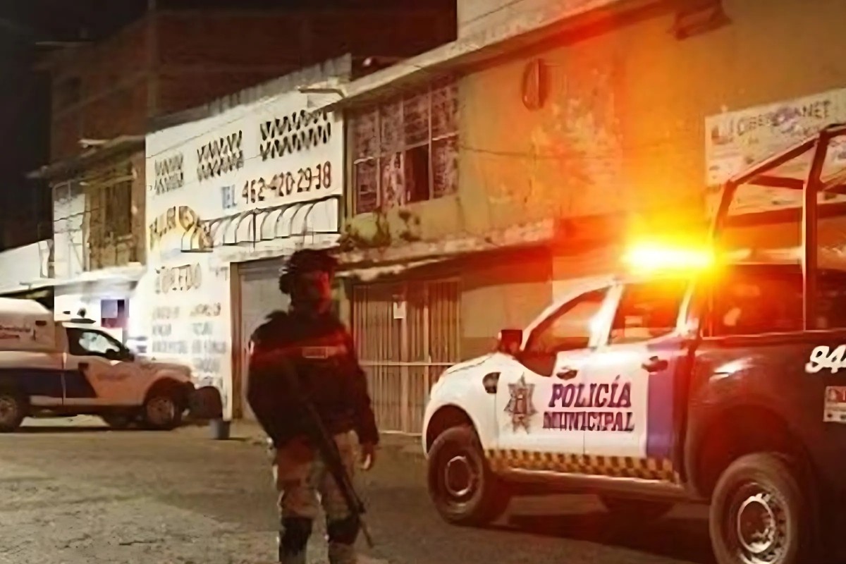 ধর্মীয় উৎসবে বন্দুকধারীদের গুলিতে নিহত ১১, আহত ২০