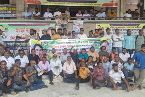 নগরভবনে তালা, দাবি আদায়ে অনড় ইশরাক সমর্থকরা