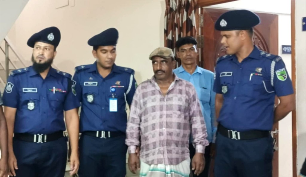 নামাজে যাওয়ার পথে বাসচাপায় বাবা ছেলে নিহতের ঘটনায় ‘নানা গ্রেপ্তার 1749651790 নামাজে যাওয়ার পথে বাসচাপায় বাবা-ছেলে নিহতের ঘটনায় ‘নানা’ গ্রেপ্তার