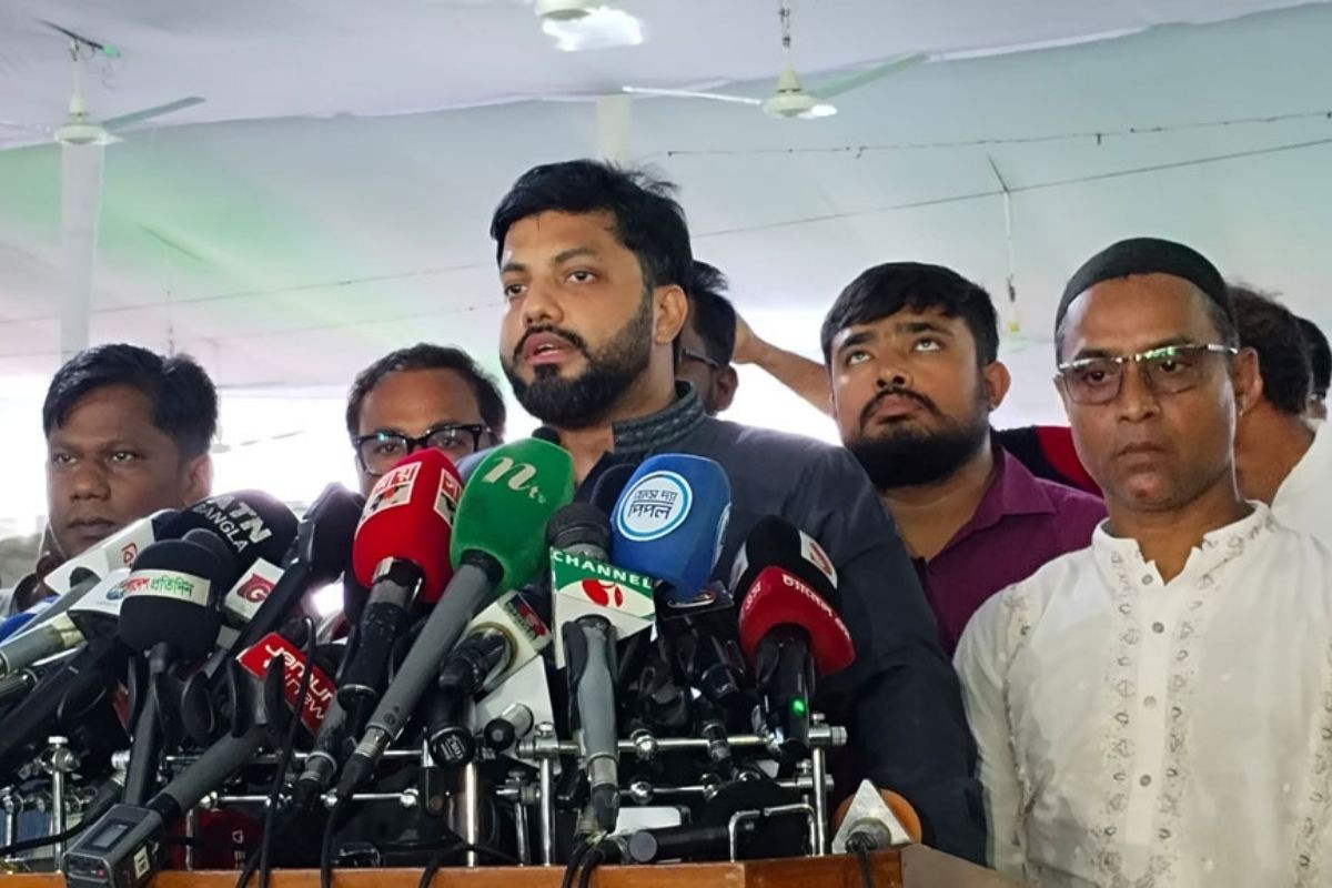 ‘আমি এখনো মেয়র, তারা শপথ গ্রহণ করালো কি না করা্লো—এটা তাদের সমস্যা।’
